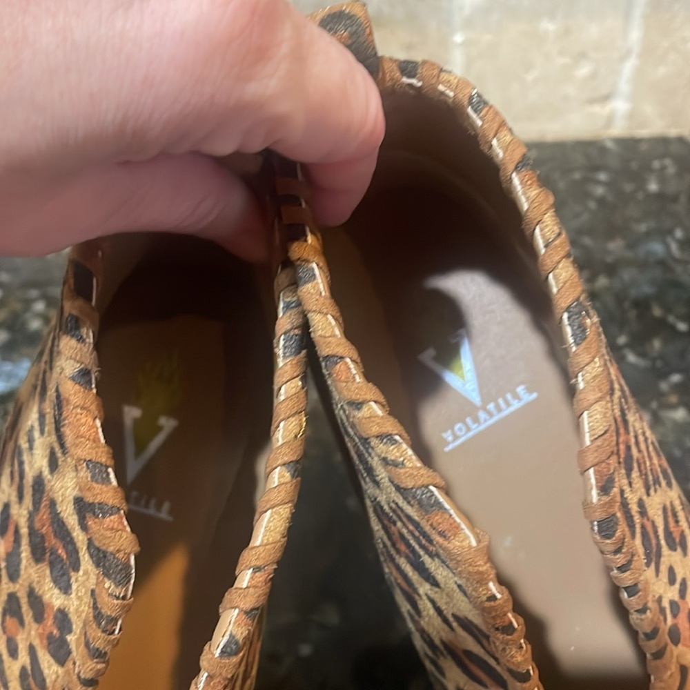 Volatile Animal Print Booties! 6.5 - Picture 4 of 6